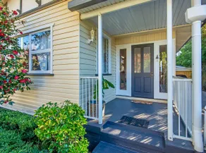 Wallace Cottage - Glennie, CBD, Quiet Leafy Street - Image 2