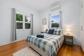 Wallace Cottage - Glennie, CBD, Quiet Leafy Street - Image 3