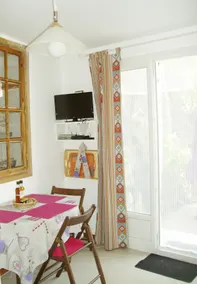 Charming studio, with private garden - Image 3