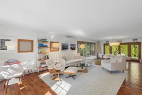 East Hampton Village Cottage Near Beach - Image 5