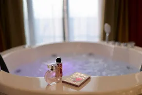 Airnest Stays | Casa | Jacuzzi Luxury Room - Image 2