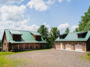 ”Stonewood Manor” - A Luxurious Retreat w/ Hot Tub - Image 5