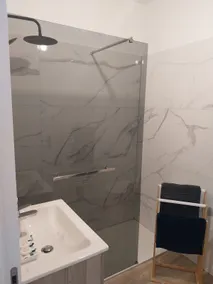 L'Émeraude – 1-Bedroom Apartment in the Heart of the City - Image 4