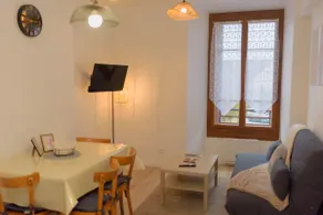 L'Émeraude – 1-Bedroom Apartment in the Heart of the City - Image 3