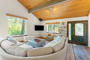Stargazer Chalet in Mount Shasta - Image 2