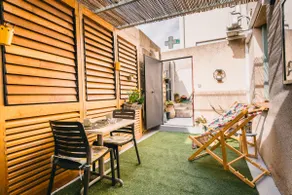 Comfortable apartment with private courtyard - Image 2