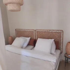 Central LLN – Renovated Apartment – Free Parking - Image 4
