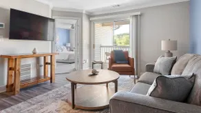 Landing | Stylish 2BD, Clubhouse, Gym - Image 3