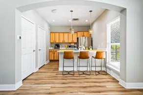 Landing | Stylish 2BD, Clubhouse, Gym - Image 4