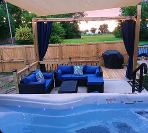 Howdy and Aloha Backyard Oasis - Image 4