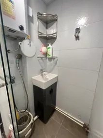 1 min to Kowloon Prince Edward MTR Station, 550 sq ft, 3 bedrooms, 1 living room, clean and tidy, large room - Image 3