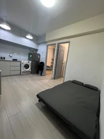 1 min to Kowloon Prince Edward MTR Station, 550 sq ft, 3 bedrooms, 1 living room, clean and tidy, large room - Image 4