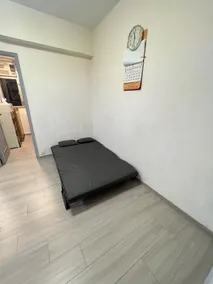 1 min to Kowloon Prince Edward MTR Station, 550 sq ft, 3 bedrooms, 1 living room, clean and tidy, large room - Image 2