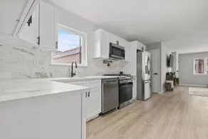 Cozy 3BR, Free Parking near NYC & MetLife Stadium - Image 2
