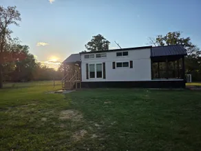 Serene Home Directly Between Houston & Dallas WIFI - Image 5