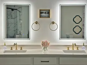 Upstairs Haven with Picture Windows & Spa Bathroom - Image 3