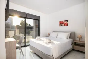 Icon Luxury Apartments - Image 2