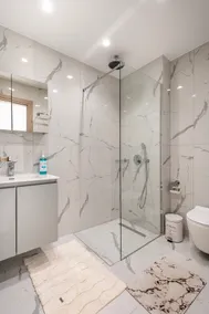 Icon Luxury Apartments - Image 4