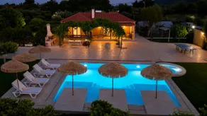 Vanesa Villa Retreat, 3BR with Lush Outdoor Oasis by Villa Mana Gers - Image 2