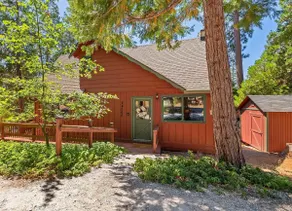 Ski Cabin • Hot Tub • EV • Pets • Walk to Dining - Image 4