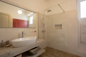 Varese Center Apartment with Private Parking - Image 3