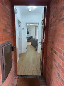 Spacious 2-Bed Apartment | Garden| Parking |M62/M6 - Image 4