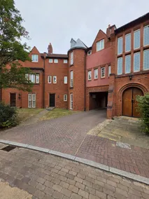 Spacious 2-Bed Apartment | Garden| Parking |M62/M6 - Image 2