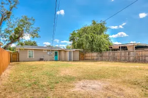 3 BR/1 BA - Centrally Located - Image 5