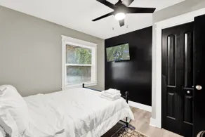 Luxe RO Loft | Central + Private Entry + Parking - Image 3