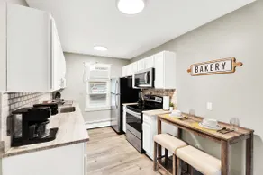 Luxe RO Loft | Central + Private Entry + Parking - Image 4