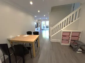 1000ft Whole Floor Modern suite 2 queen beds - Image 3