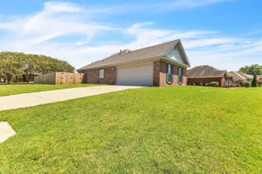 Beautiful Spacious Home near Deer Creek Eastchase - Image 4