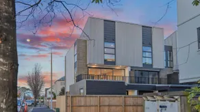 Spacious 3 Bedroom Townhouse - Close to Stadium - Image 5