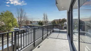 Spacious 3 Bedroom Townhouse - Close to Stadium - Image 4