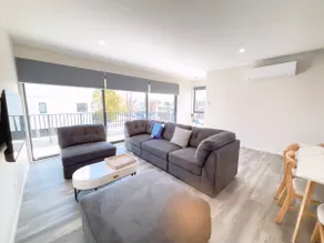 Spacious 3 Bedroom Townhouse - Close to Stadium - Image 3