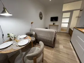Beautiful & quiet flat, ideally located - Image 3