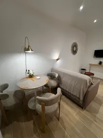 Beautiful & quiet flat, ideally located - Image 5