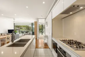 Riverside Lux 2Bed 2Bath Parking - Image 5