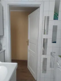 Top floor apartment with mountain view - Image 3