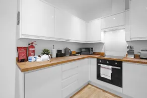 Eastons 2 Bedroom Apartment with Sofa Bed - Image 2