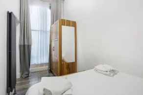 Hyde Park - Standard 1 bed - Image 3