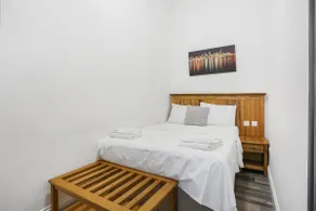 Hyde Park - Standard 1 bed - Image 2
