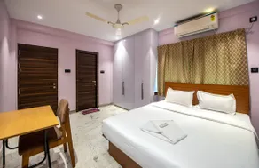 Spacious 3BHK in New Alipore:Aurra Premium Suitess - Image 2