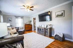 Beautiful 2 BR & 1 Bath: Close to Everything! - Image 5