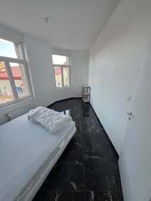 Large 4-bedroom house in Dunkirk with parking - Image 3