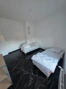 Large 4-bedroom house in Dunkirk with parking - Image 4