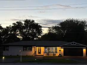 Chicagoland Ranch House.4BR&Master Suite, Sleeps 9 - Image 2