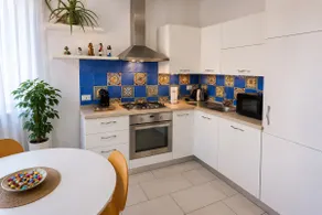 Elegant two-room apartment with free parking - Image 3