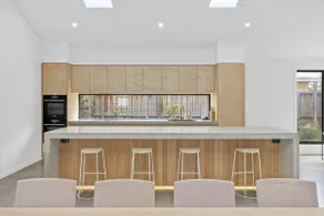 Duneview Luxe Ocean Grove Sleeps 8, 4 bedroom, aircon,heating throughout, Designer quality, Perfect wedding stay, family friendly, Beach, Park, Shops - Image 4