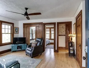 Historic guesthouse near UW - Image 2